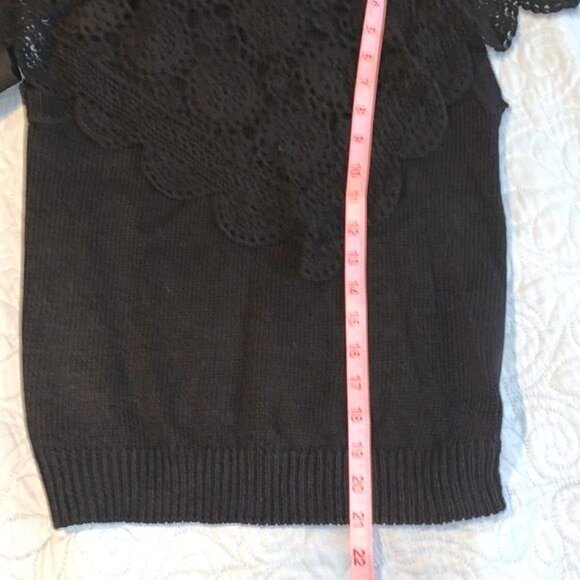Black Sleeveless Sweater With Crochet Lace Detail Memphis Jones Womens Medium - Picture 6 of 6